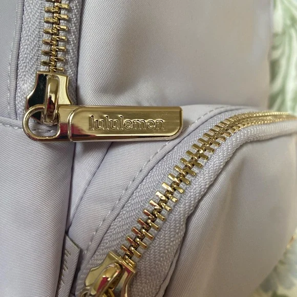 Lululemon Small 2L Sling Bag💙💜 - Picture 4 of 13